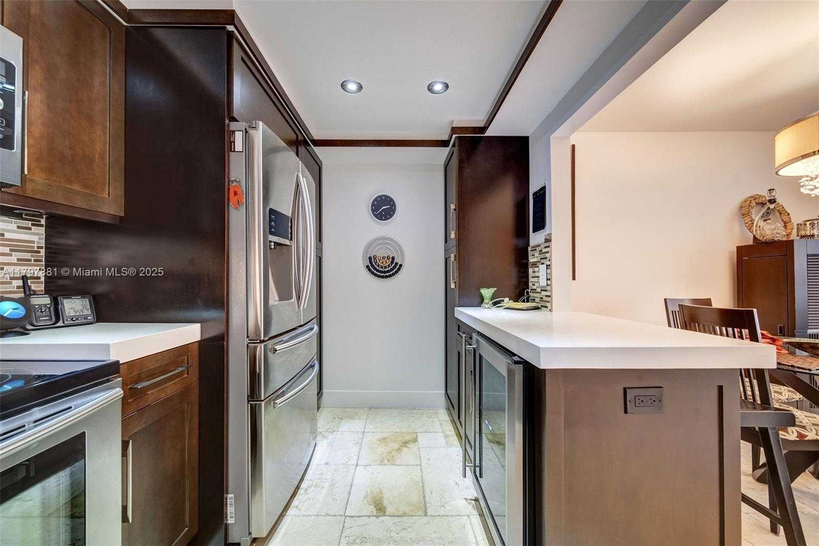 Small Image of 2625 COLLINS AVE #402, Miami Beach Number 14