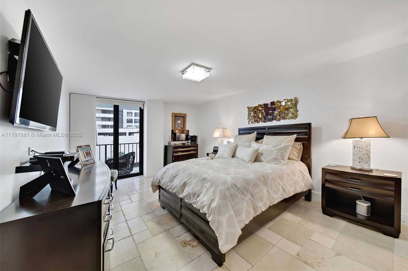 Small Image of 2625 COLLINS AVE #402, Miami Beach Number 15