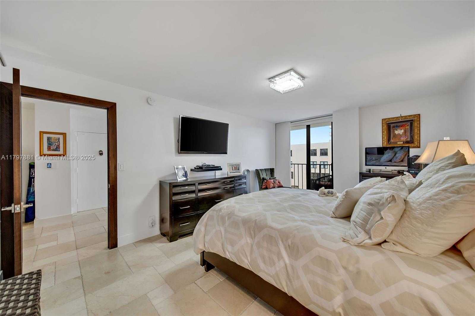 Small Image of 2625 COLLINS AVE #402, Miami Beach Number 18