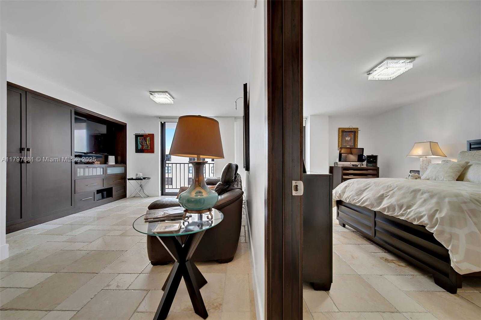 Small Image of 2625 COLLINS AVE #402, Miami Beach Number 19