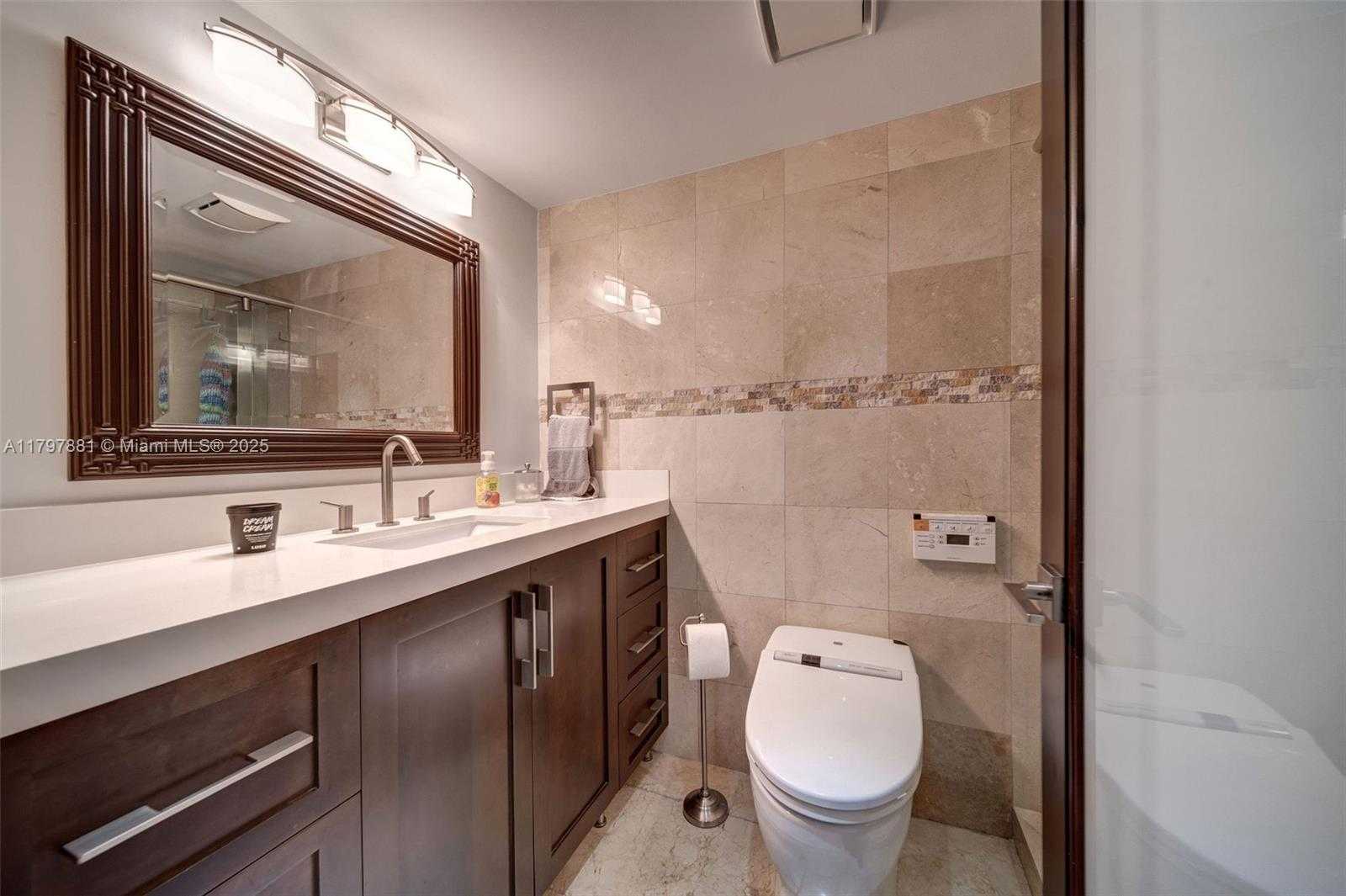 Small Image of 2625 COLLINS AVE #402, Miami Beach Number 20
