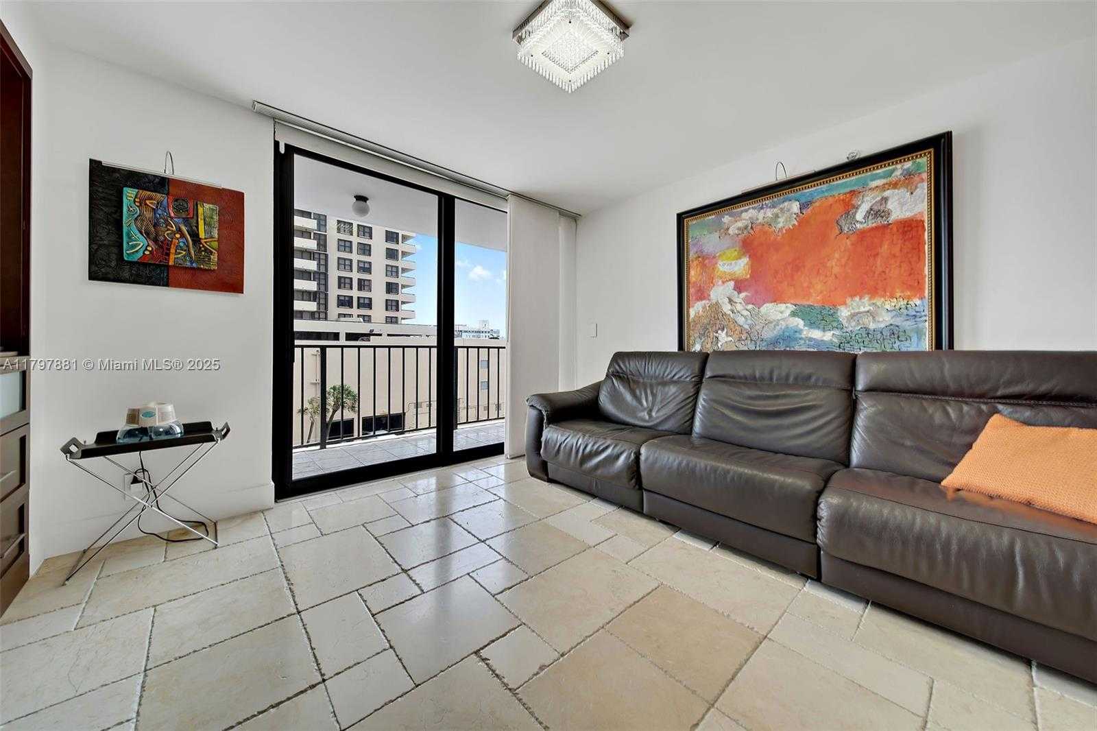 Small Image of 2625 COLLINS AVE #402, Miami Beach Number 4