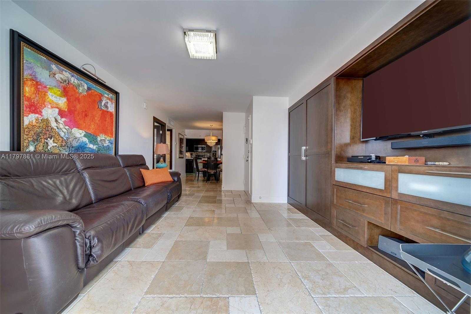 Small Image of 2625 COLLINS AVE #402, Miami Beach Number 5