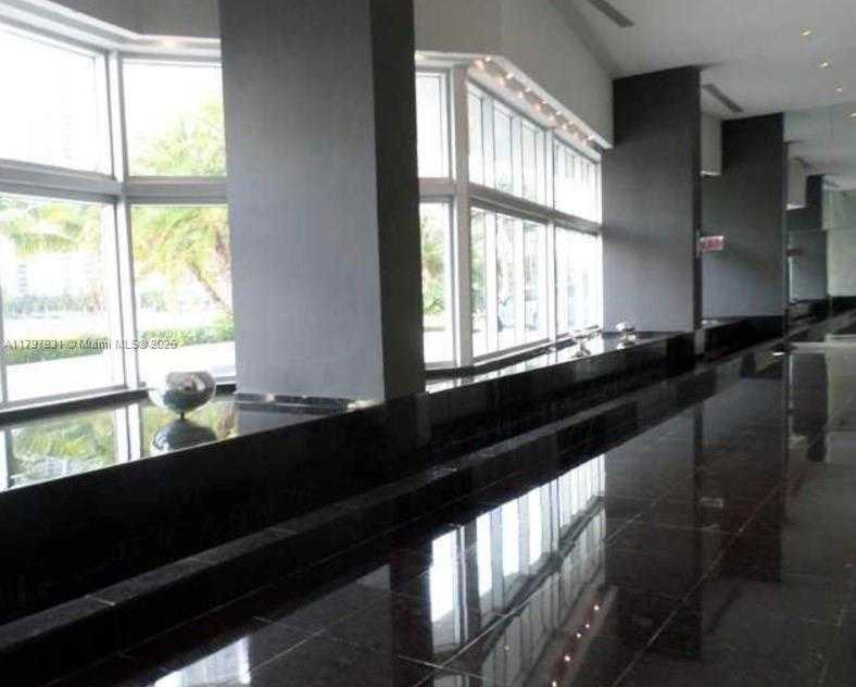 Small Image of 325 #823, Miami Number 5