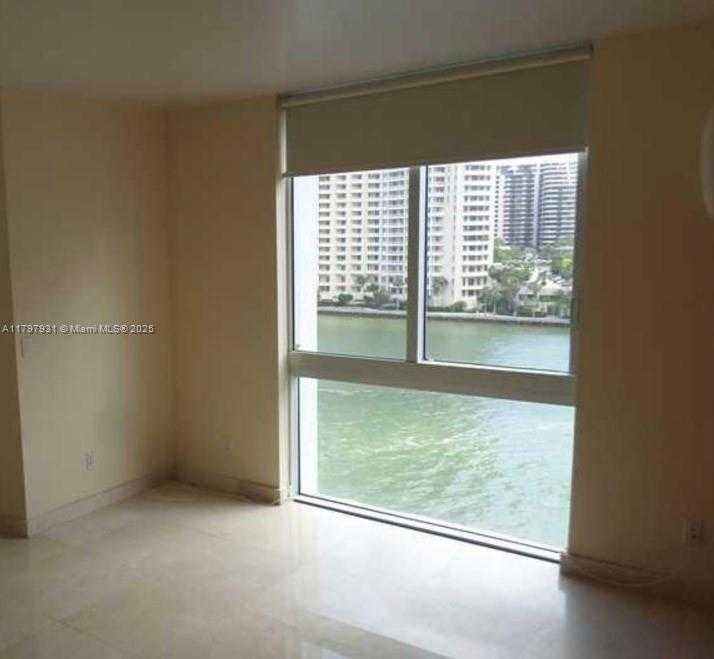 Small Image of 325 #823, Miami Number 6