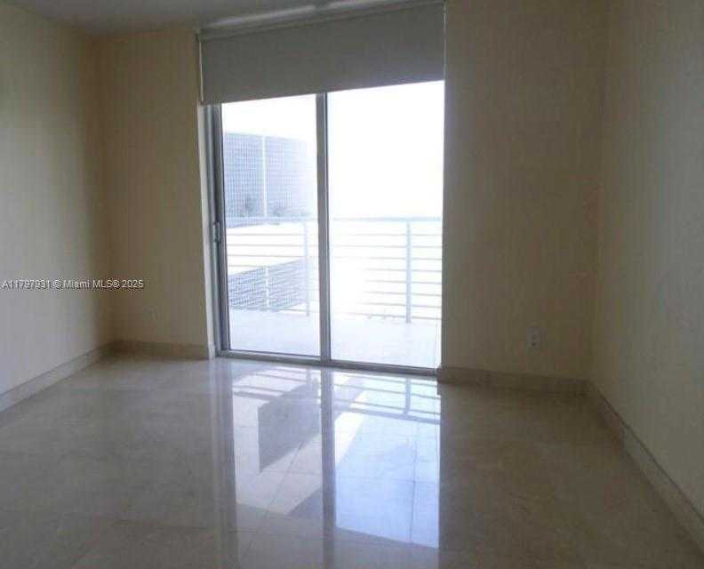 Small Image of 325 #823, Miami Number 7