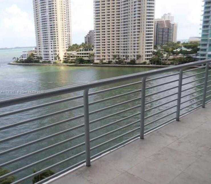 Small Image of 325 #823, Miami Number 8