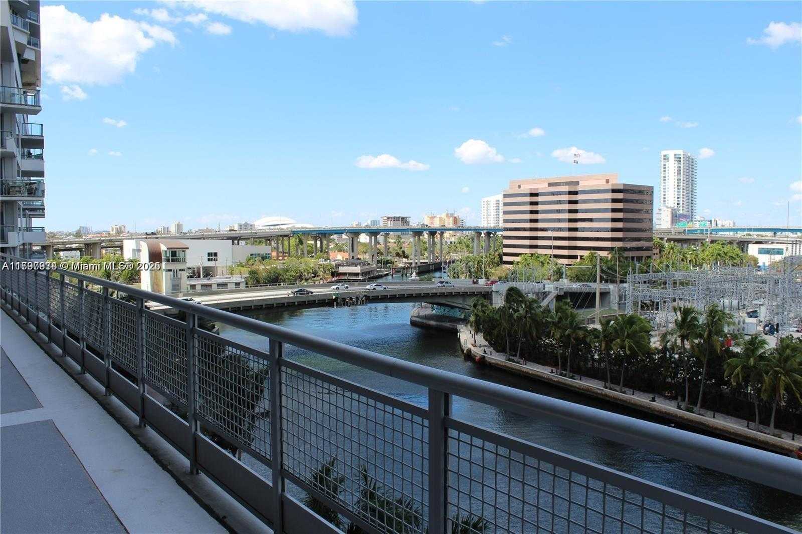 Small Image of 690 SOUTH WEST 1ST CT #1204, Miami Number 32
