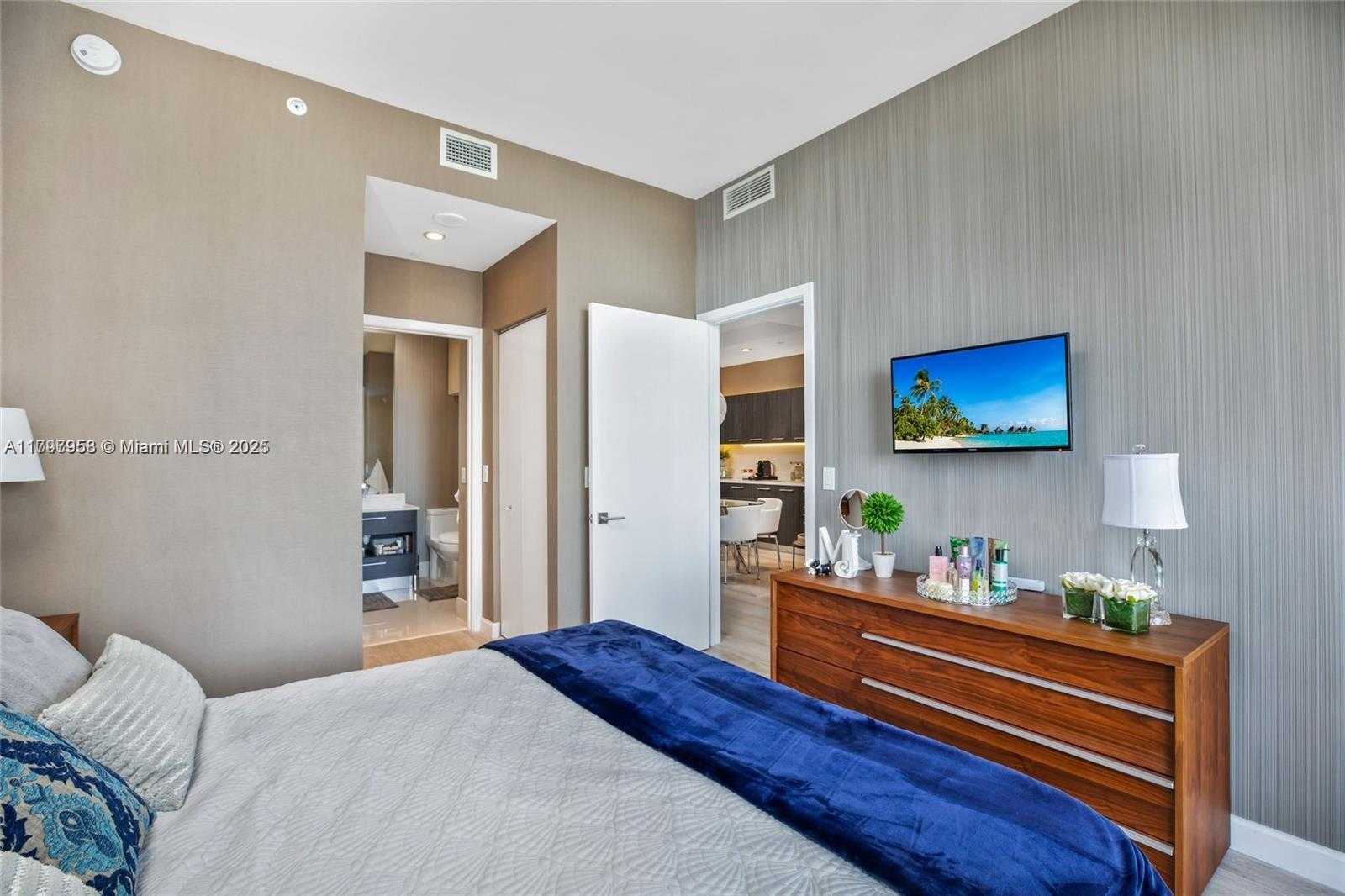 Small Image of 45 SOUTH WEST 9TH ST #4204, Miami Number 18