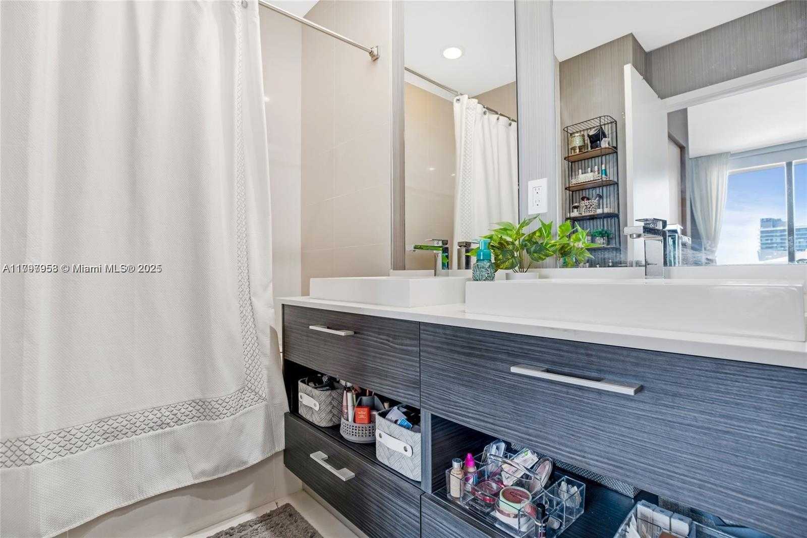 Small Image of 45 SOUTH WEST 9TH ST #4204, Miami Number 19