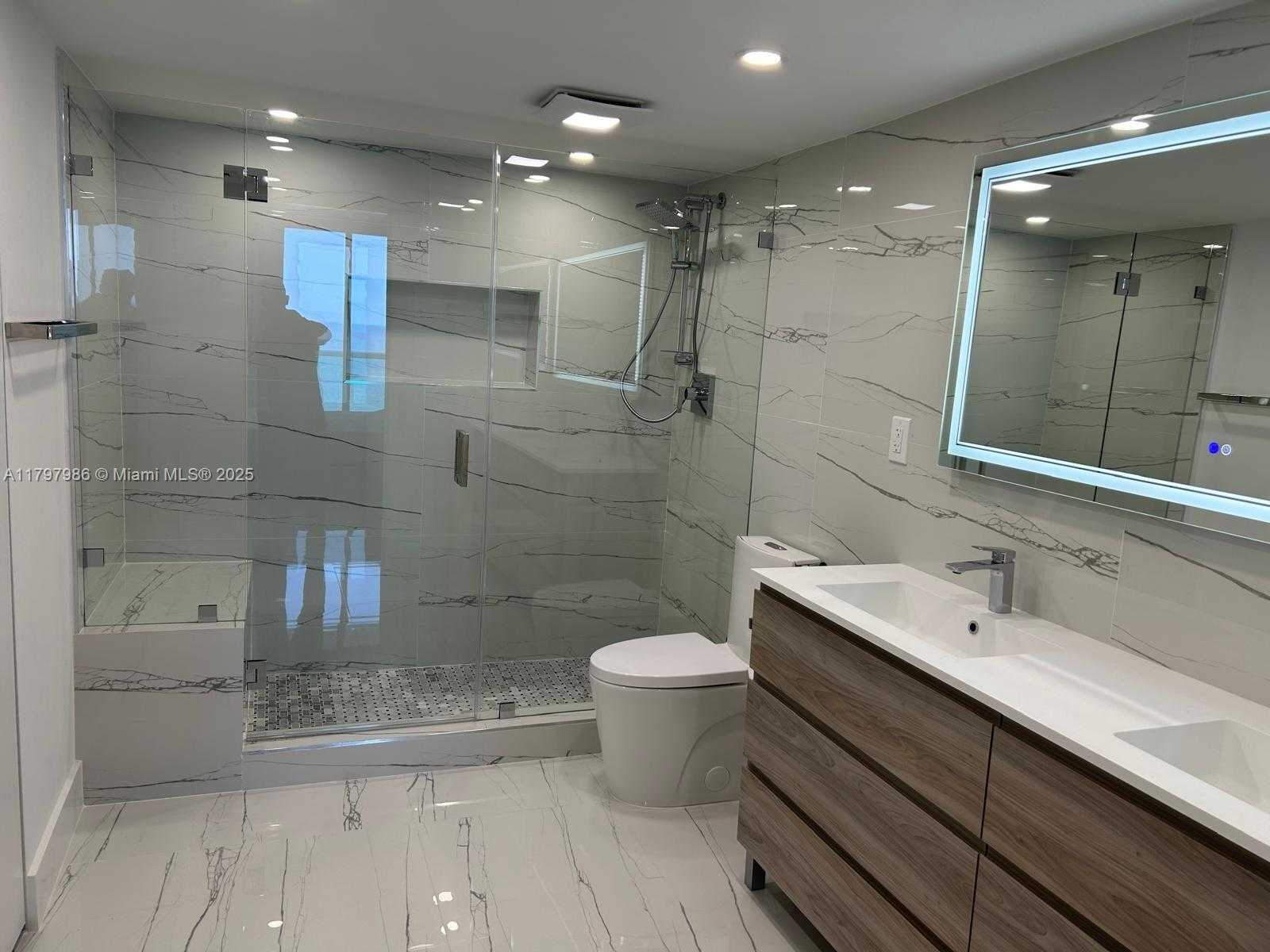 Small Image of 100 BAYVIEW DR #1908, Sunny Isles Beach Number 11