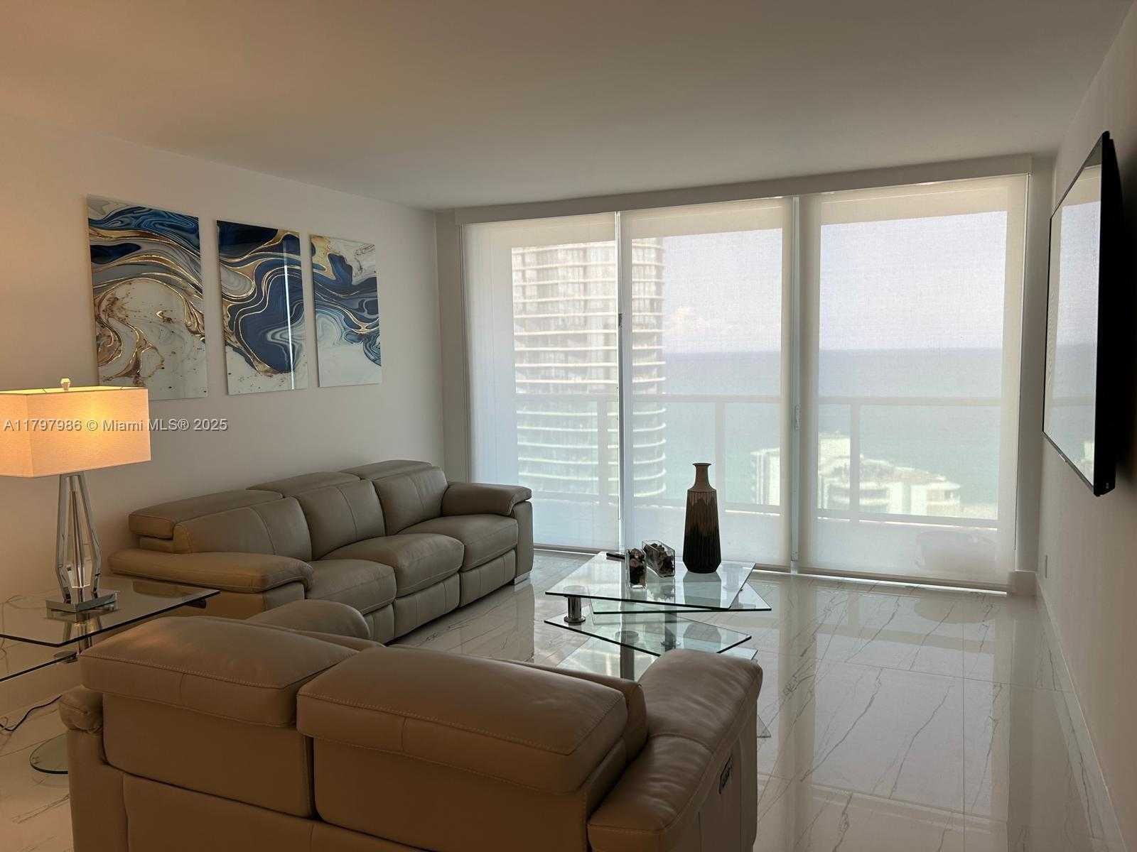 Small Image of 100 BAYVIEW DR #1908, Sunny Isles Beach Number 2