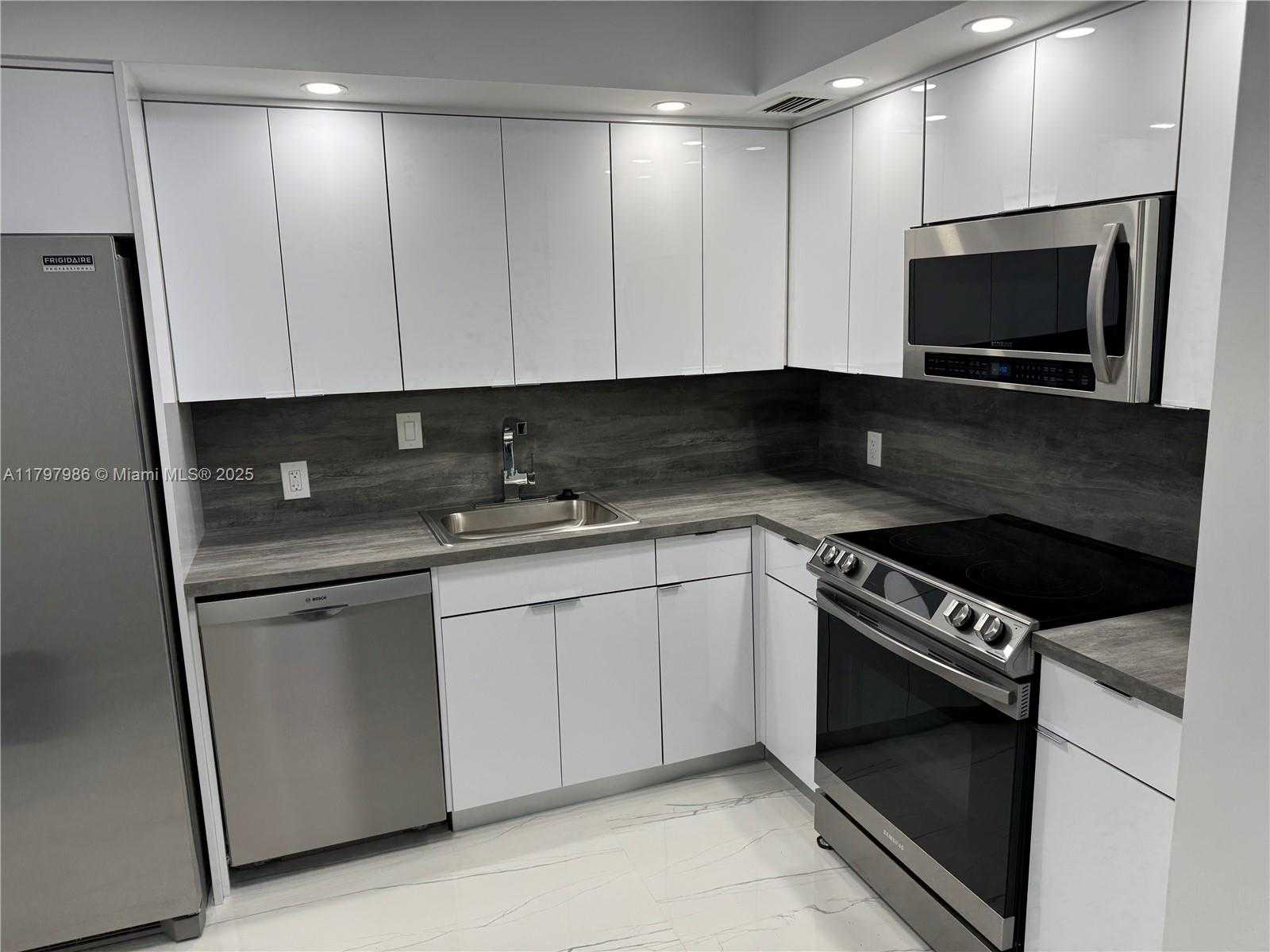 Small Image of 100 BAYVIEW DR #1908, Sunny Isles Beach Number 7