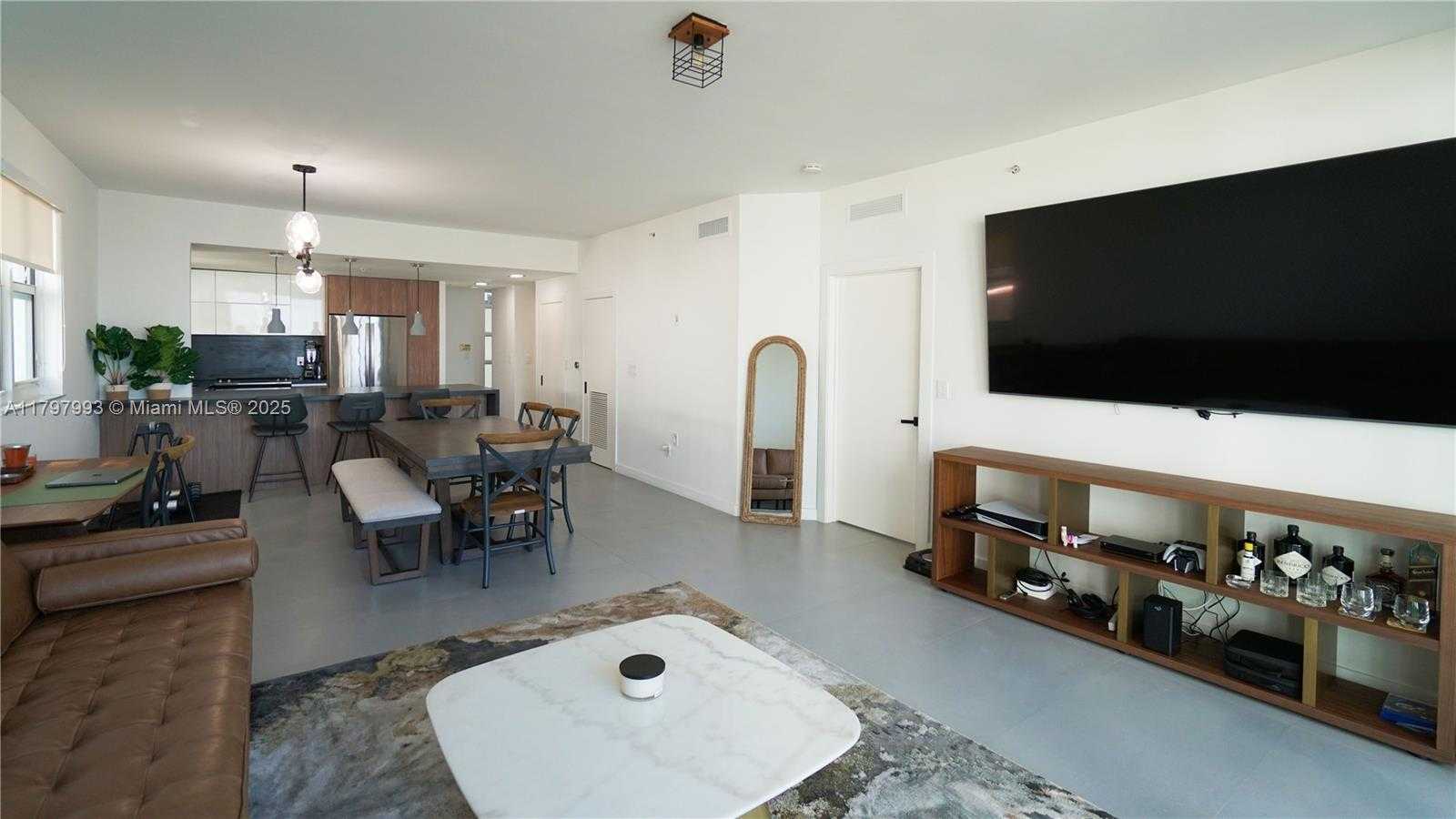 Small Image of 7918 HARBOR ISLAND DR #112, North Bay Village Number 5