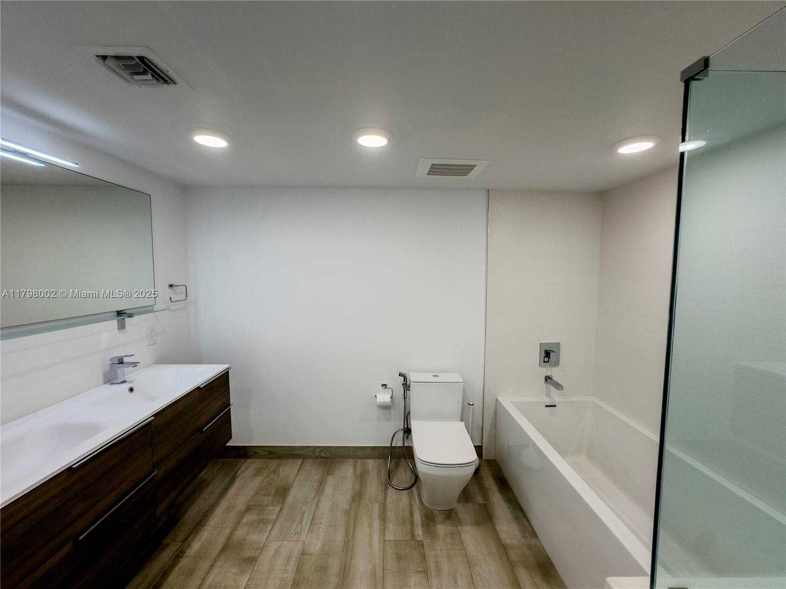Small Image of 9261 EAST BAY HARBOR DR #405, Bay Harbor Islands Number 10