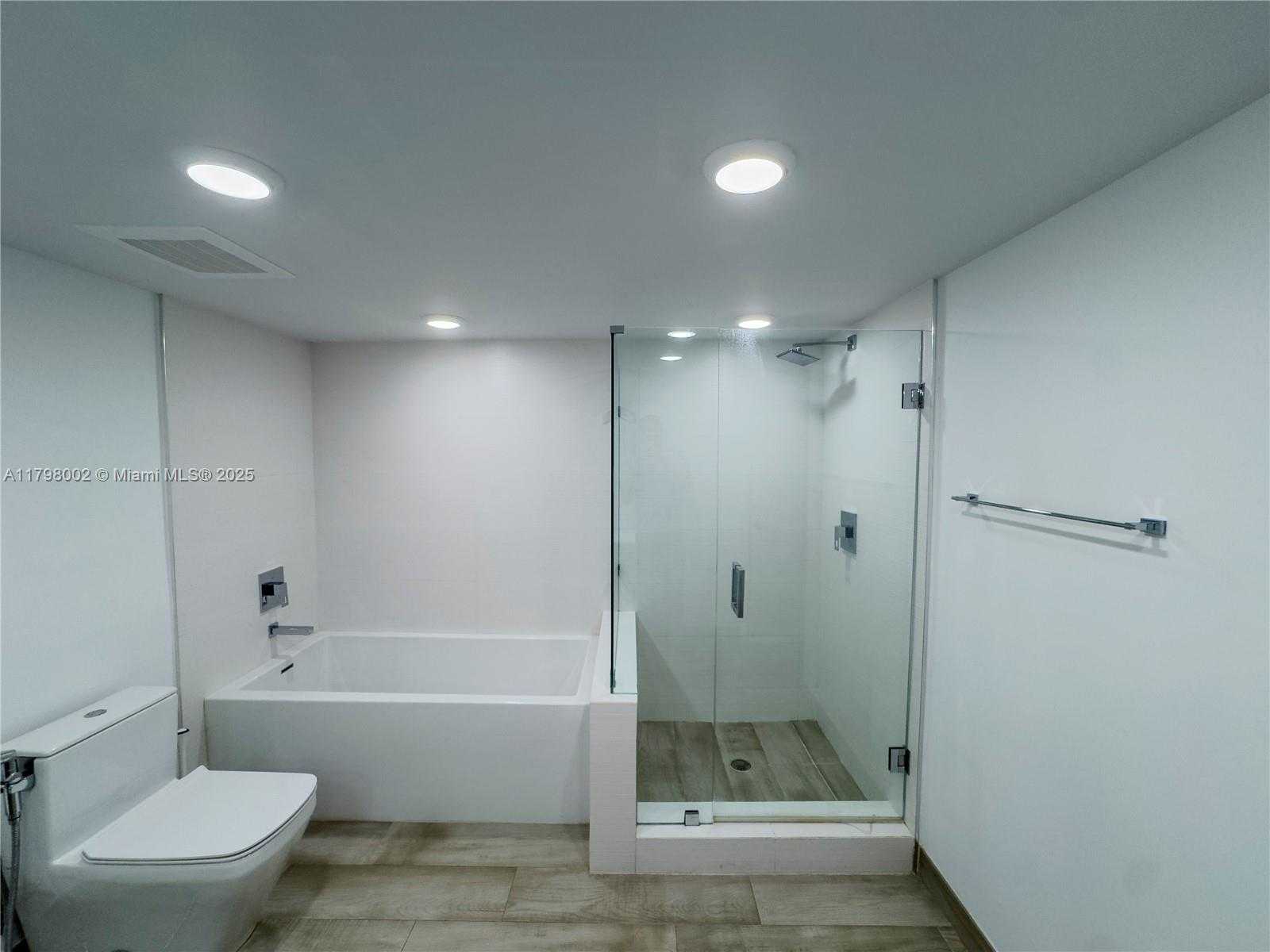Small Image of 9261 EAST BAY HARBOR DR #405, Bay Harbor Islands Number 11