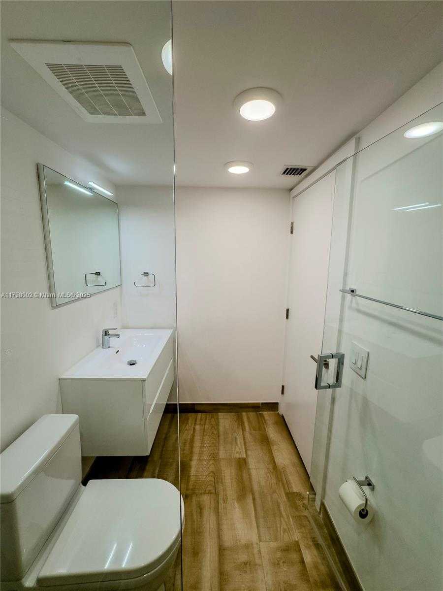 Small Image of 9261 EAST BAY HARBOR DR #405, Bay Harbor Islands Number 22
