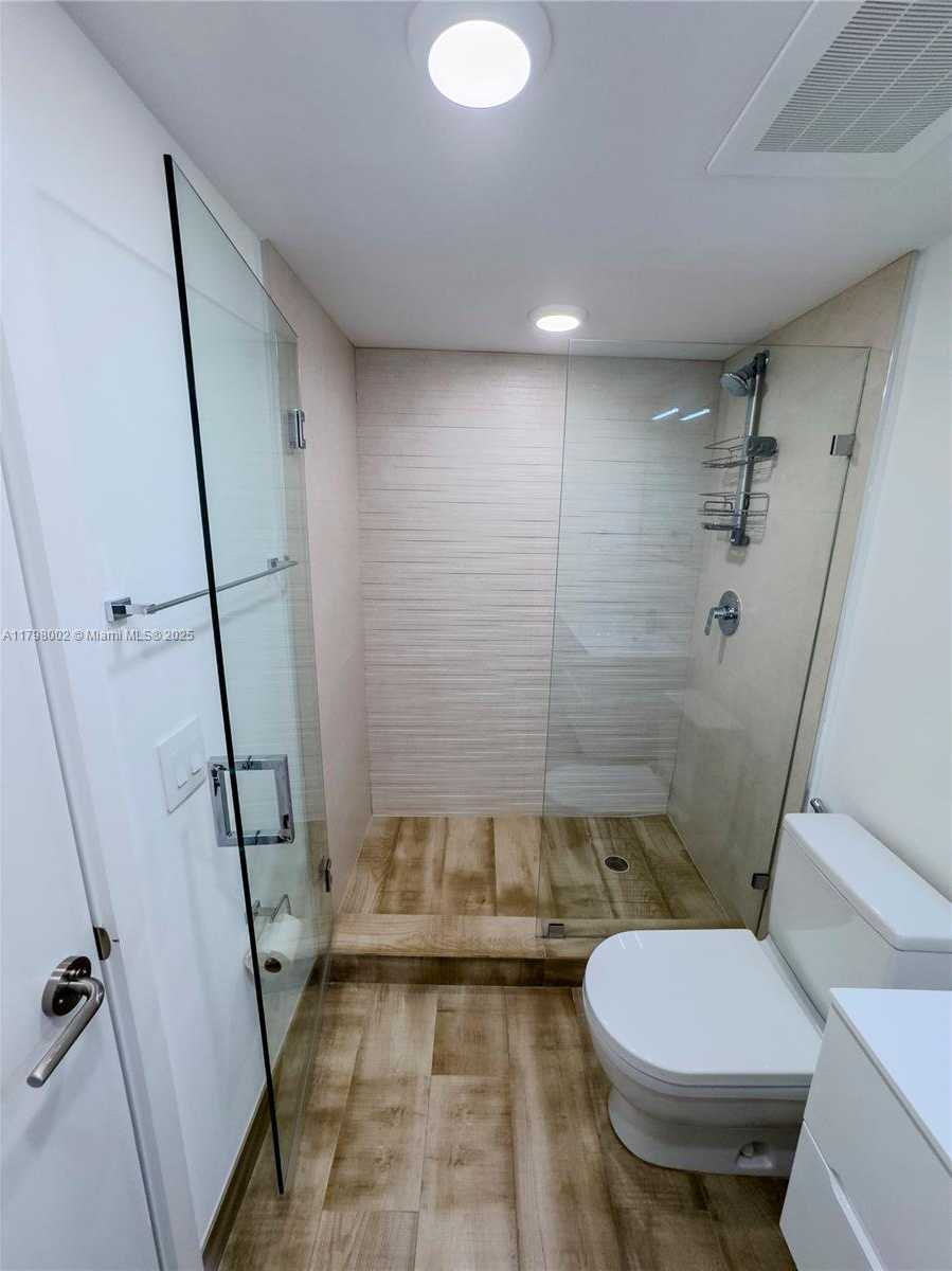 Small Image of 9261 EAST BAY HARBOR DR #405, Bay Harbor Islands Number 23