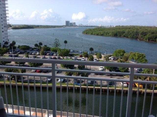 Small Image of 400 KINGS POINT DR #810, Sunny Isles Beach Number 5