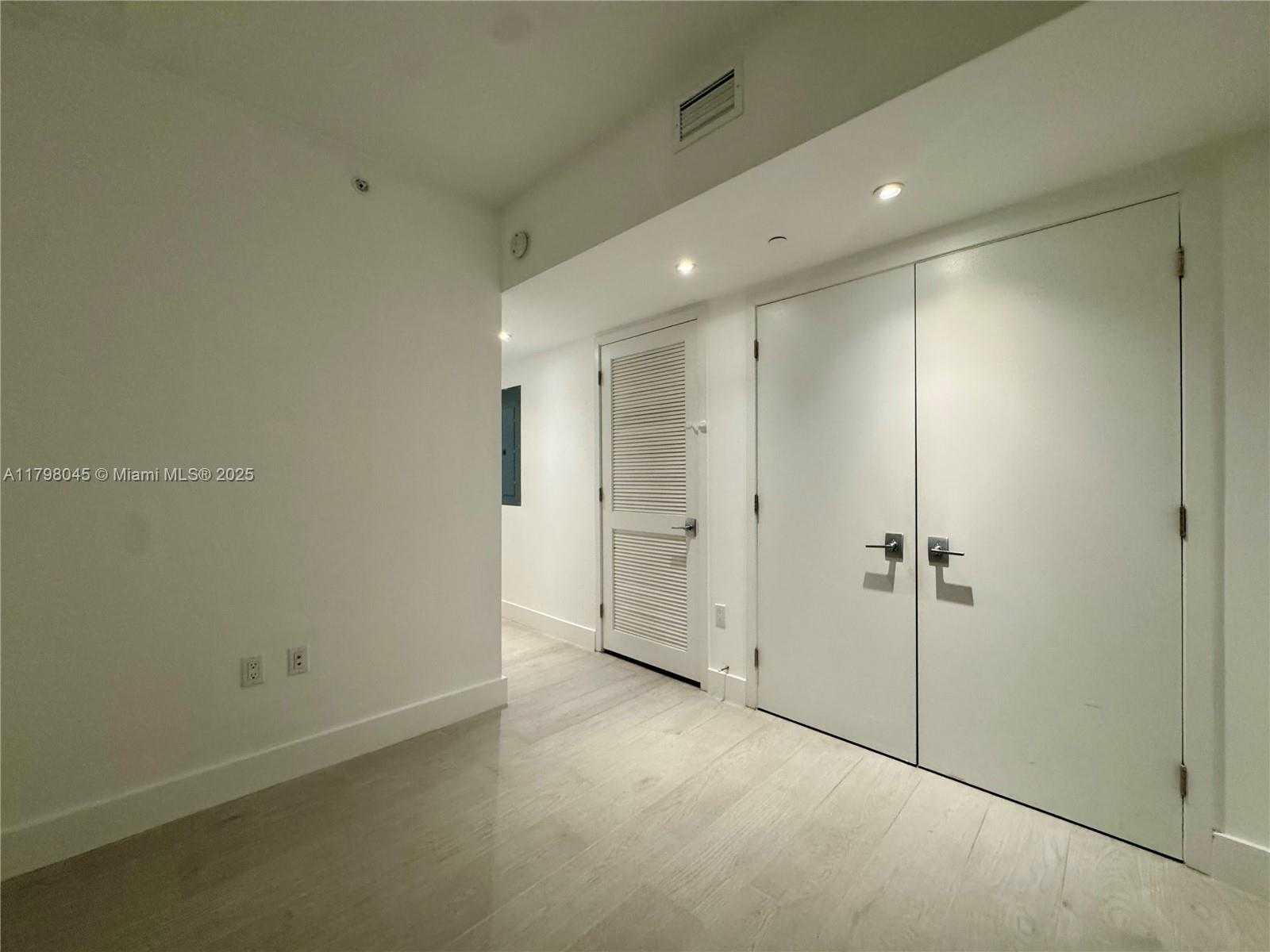 Small Image of 10201 EAST BAY HARBOR DR #506, Bay Harbor Islands Number 35