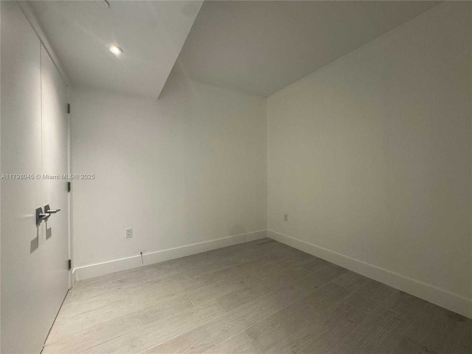 Small Image of 10201 EAST BAY HARBOR DR #506, Bay Harbor Islands Number 36
