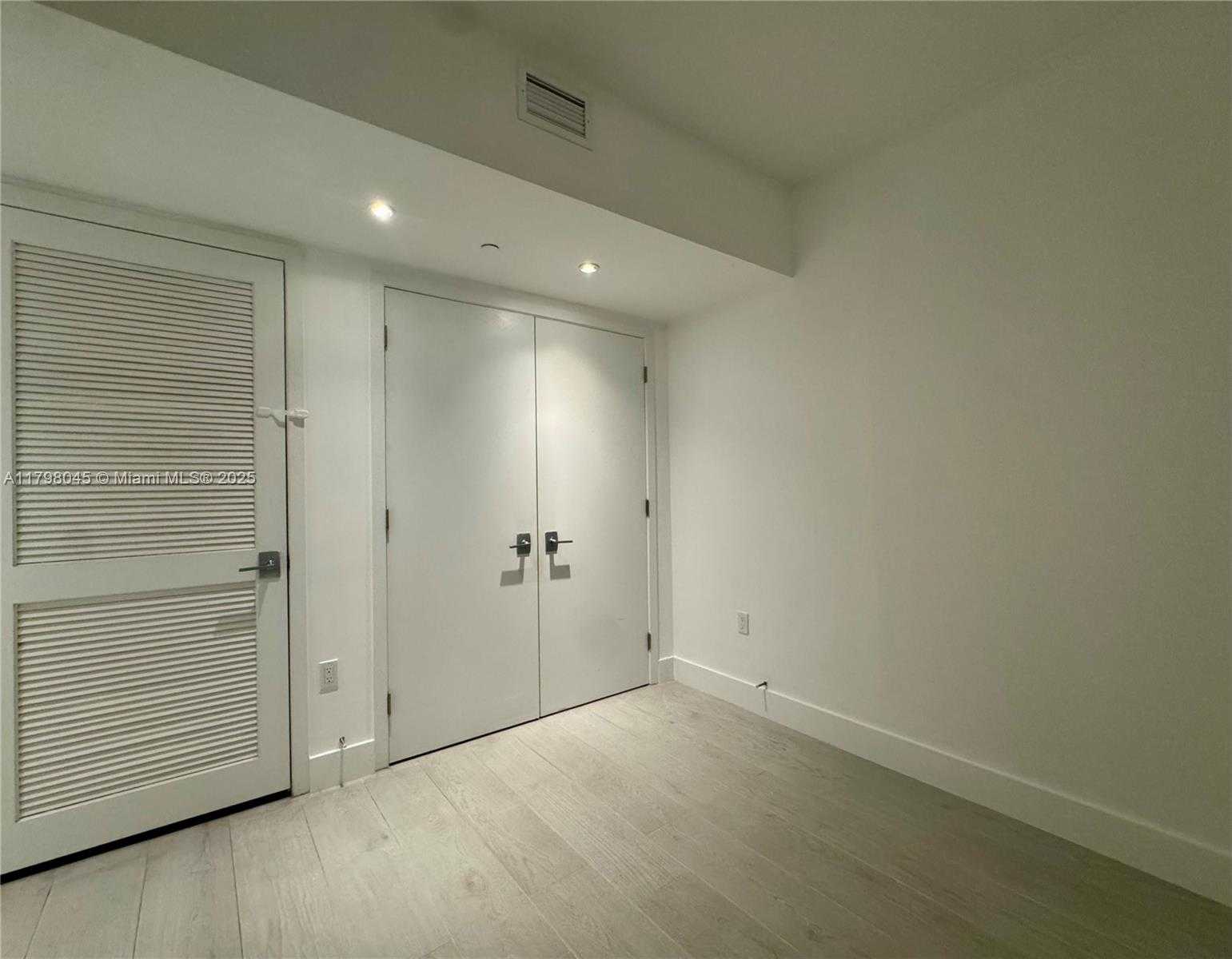 Small Image of 10201 EAST BAY HARBOR DR #506, Bay Harbor Islands Number 37