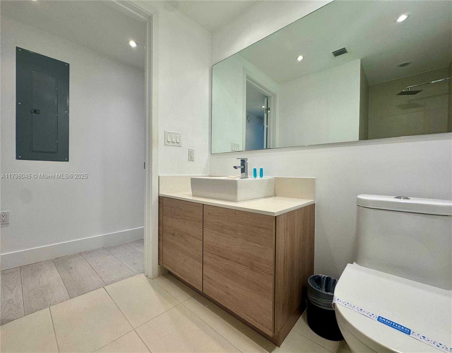 Small Image of 10201 EAST BAY HARBOR DR #506, Bay Harbor Islands Number 38