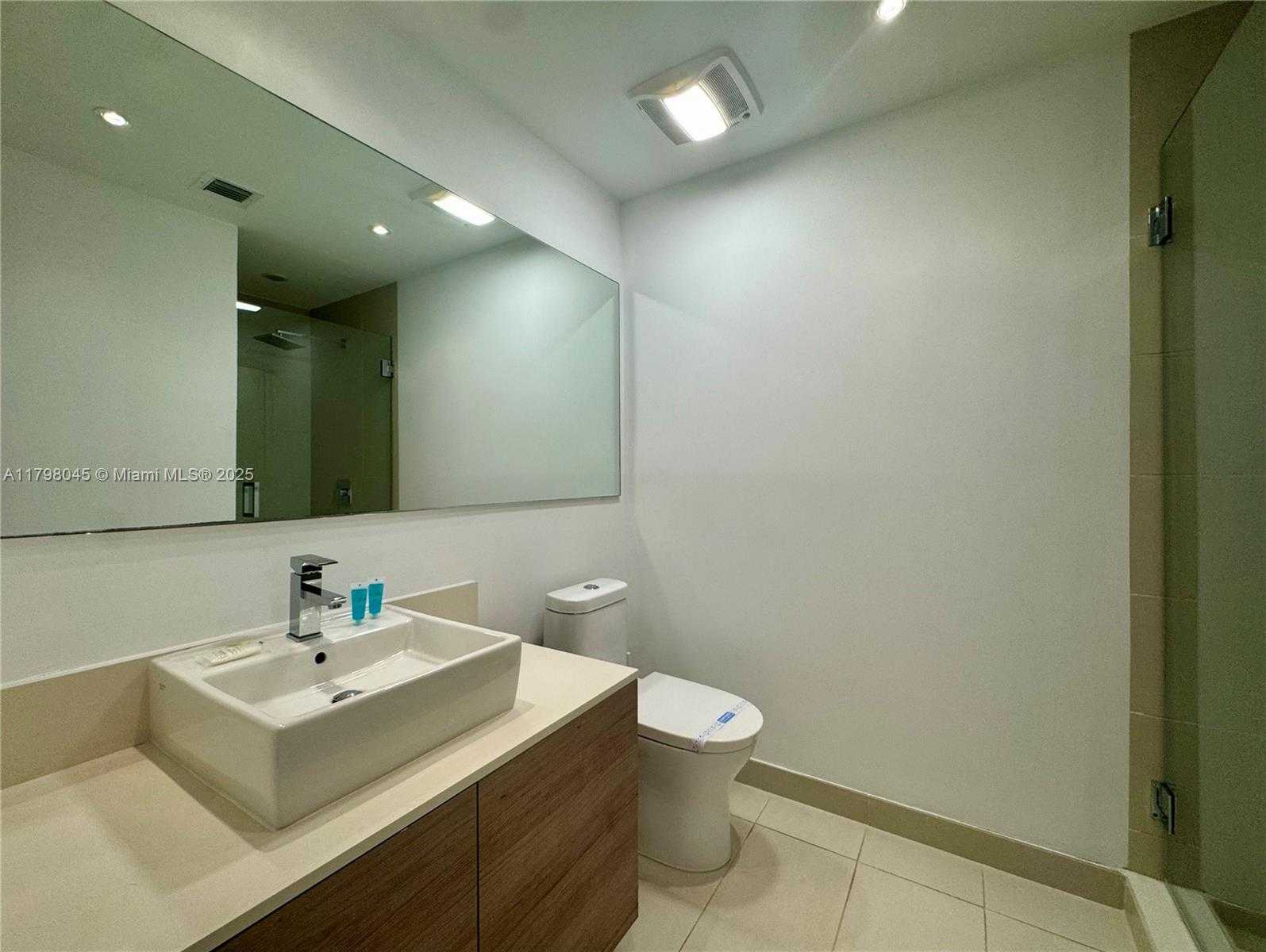 Small Image of 10201 EAST BAY HARBOR DR #506, Bay Harbor Islands Number 39