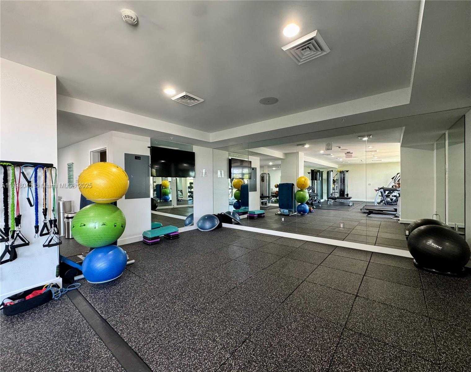 Small Image of 10201 EAST BAY HARBOR DR #506, Bay Harbor Islands Number 49