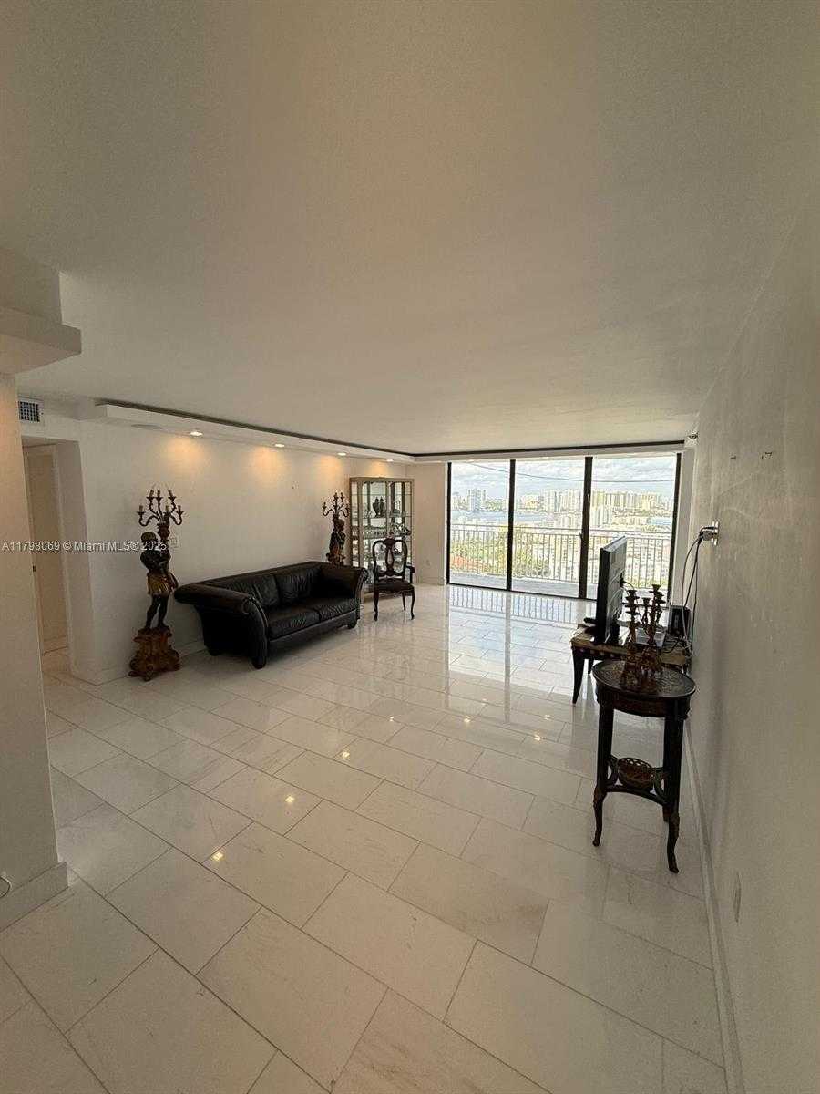 Small Image of 210 #2310, Sunny Isles Beach Number 3