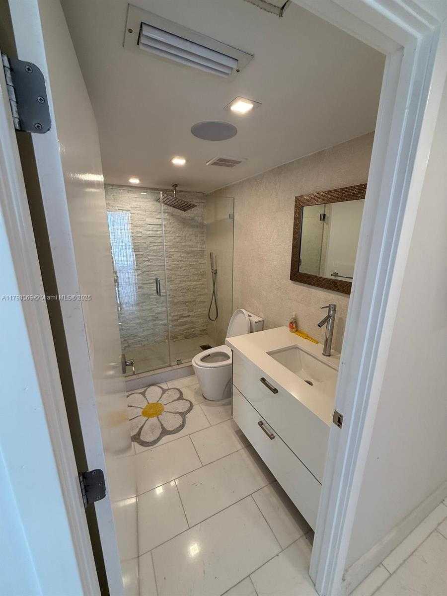 Small Image of 210 #2310, Sunny Isles Beach Number 7
