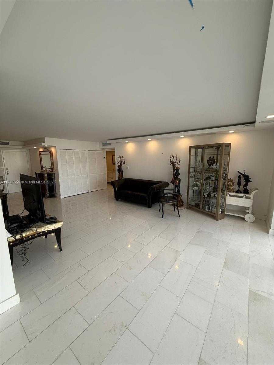 Small Image of 210 #2310, Sunny Isles Beach Number 9