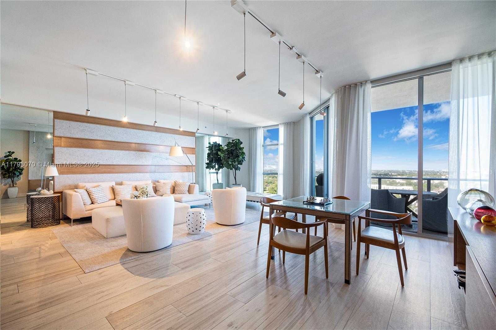 Small Image of 17301 BISCAYNE BLVD #PH6, North Miami Beach Number 11