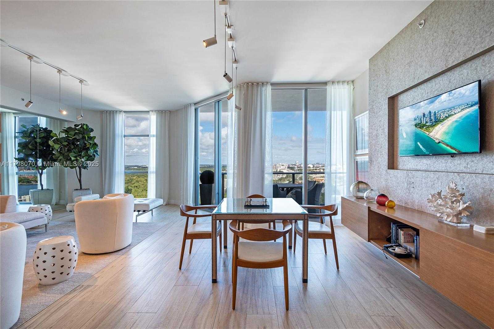 Small Image of 17301 BISCAYNE BLVD #PH6, North Miami Beach Number 12