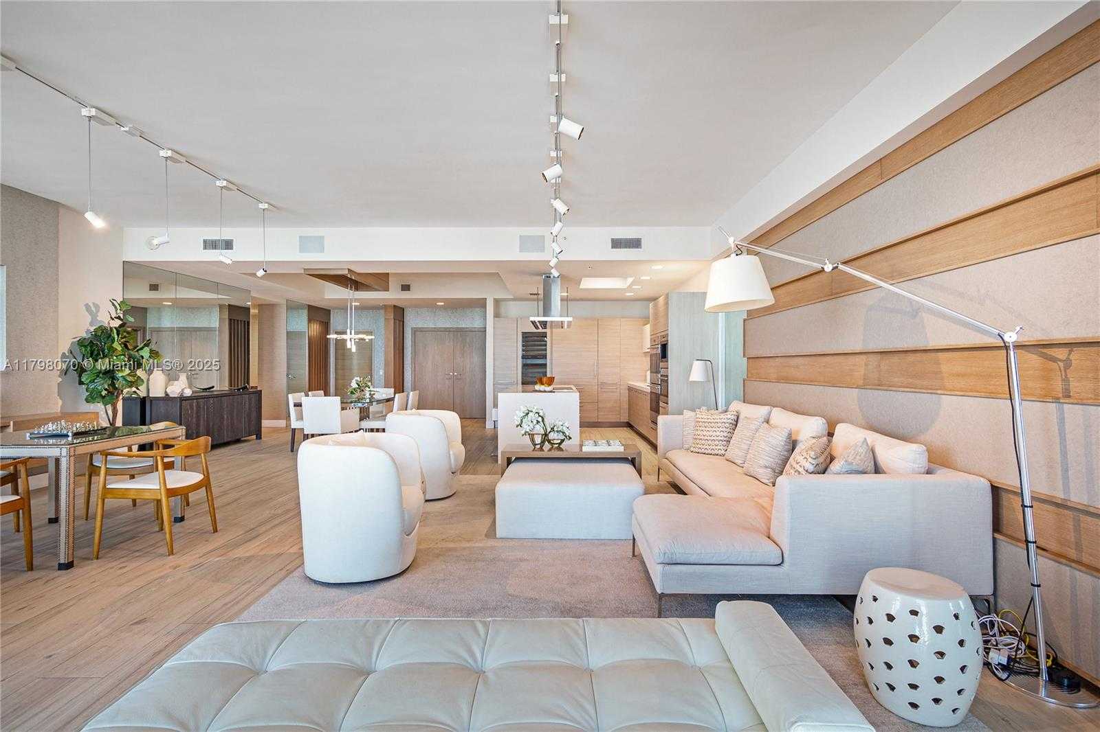 Small Image of 17301 BISCAYNE BLVD #PH6, North Miami Beach Number 13