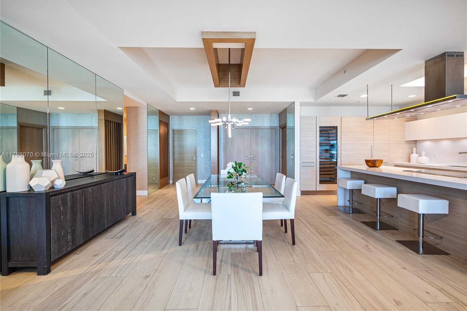 Small Image of 17301 BISCAYNE BLVD #PH6, North Miami Beach Number 15