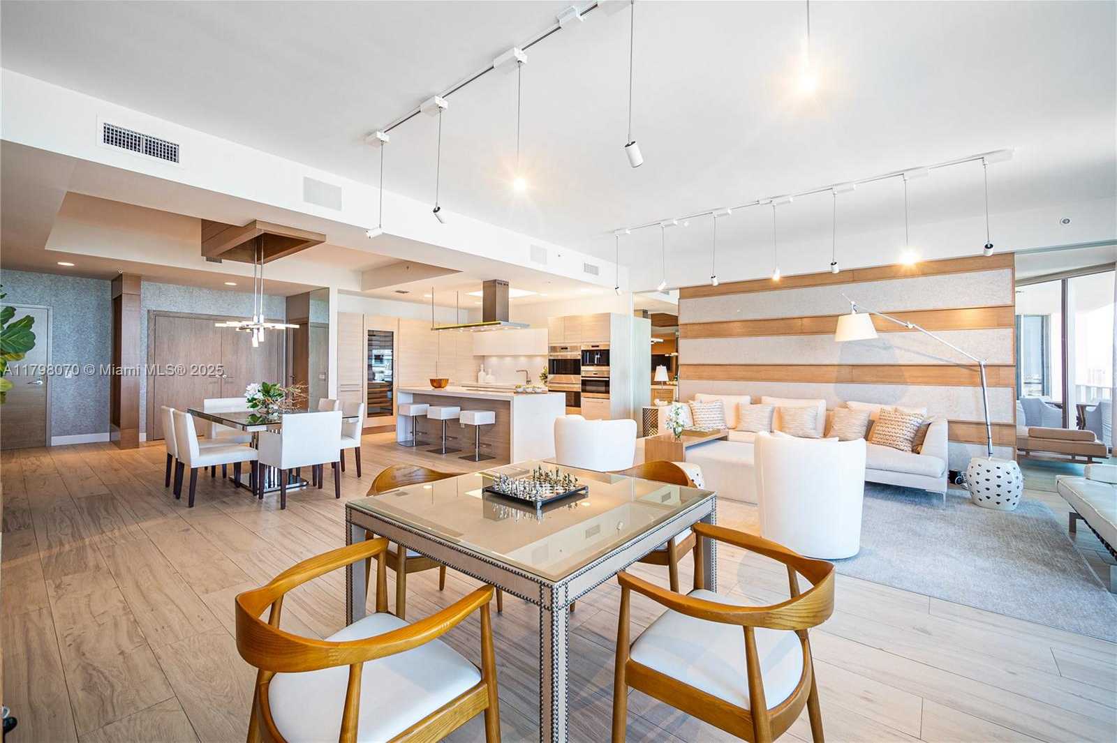 Small Image of 17301 BISCAYNE BLVD #PH6, North Miami Beach Number 17