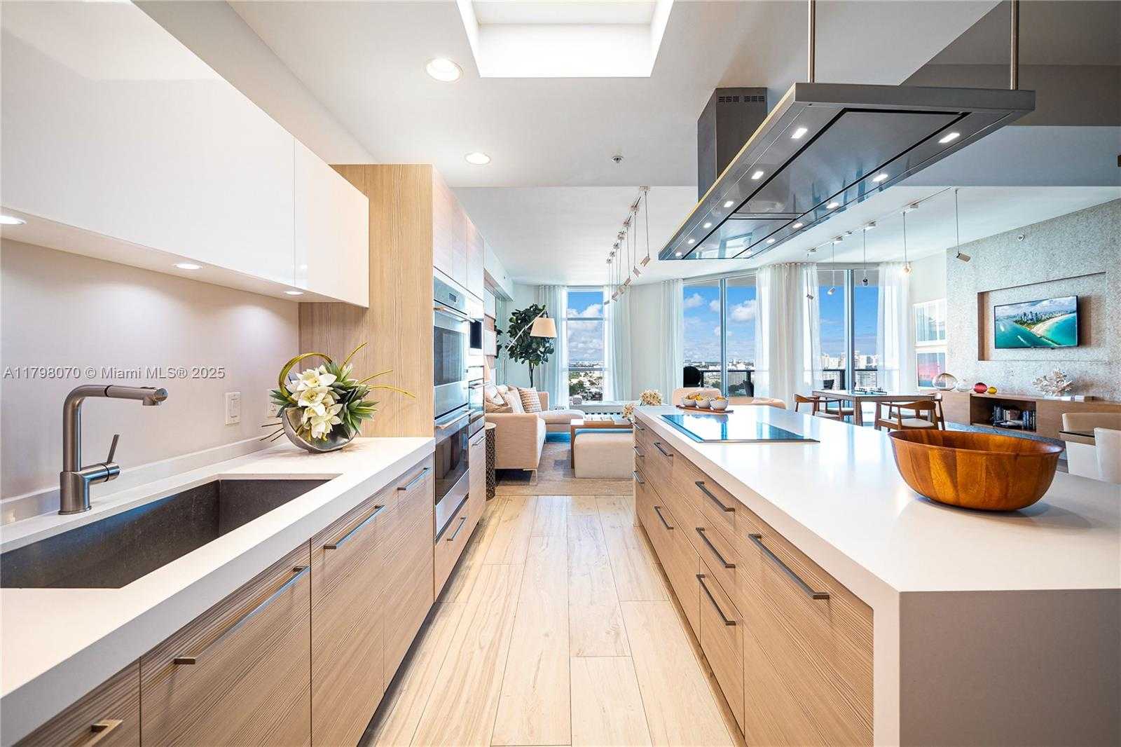 Small Image of 17301 BISCAYNE BLVD #PH6, North Miami Beach Number 18