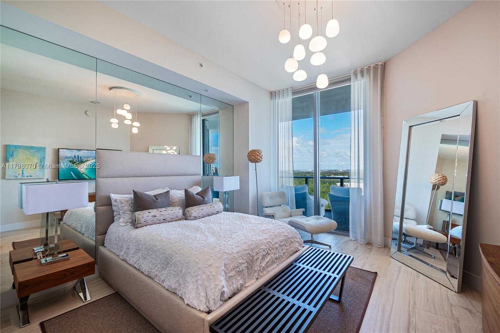 Small Image of 17301 BISCAYNE BLVD #PH6, North Miami Beach Number 22