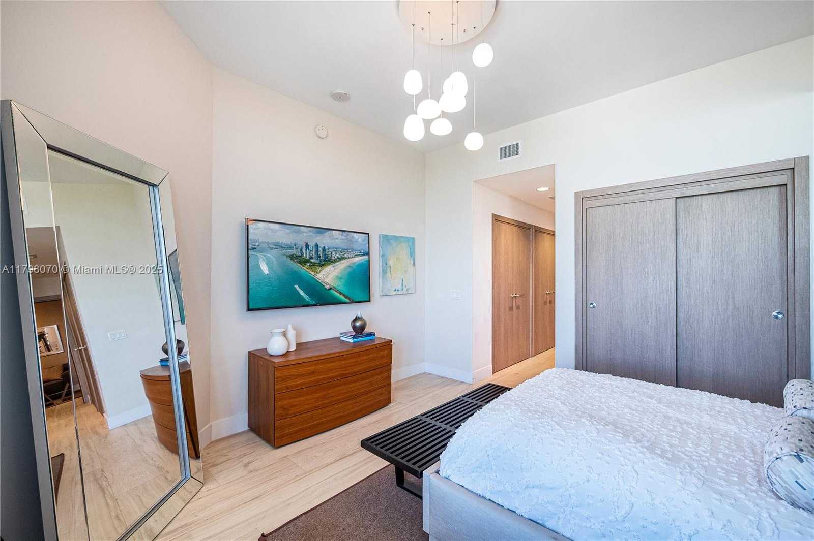 Small Image of 17301 BISCAYNE BLVD #PH6, North Miami Beach Number 23