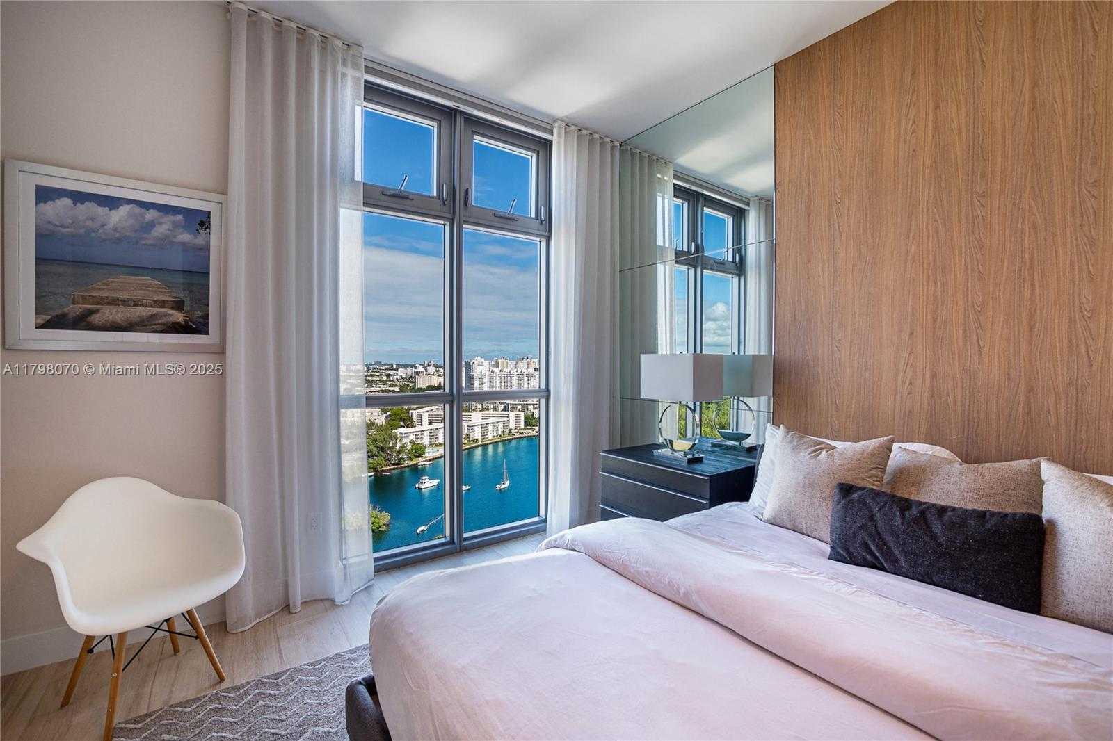 Small Image of 17301 BISCAYNE BLVD #PH6, North Miami Beach Number 25