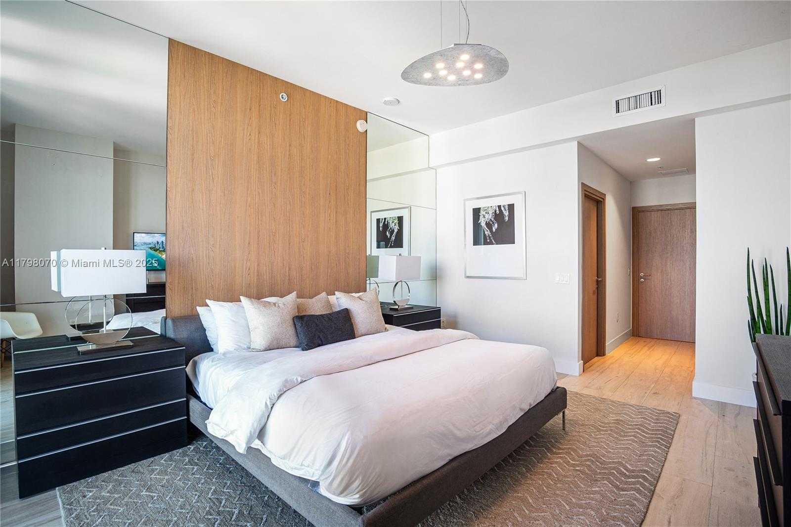 Small Image of 17301 BISCAYNE BLVD #PH6, North Miami Beach Number 27