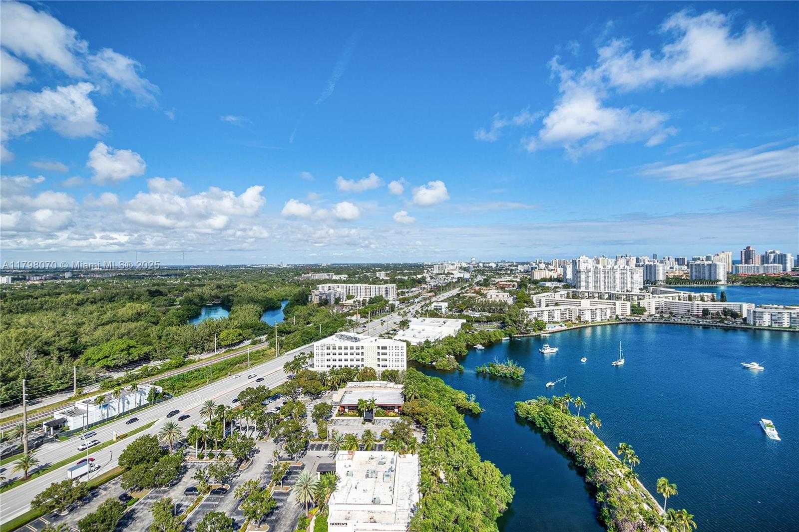 Small Image of 17301 BISCAYNE BLVD #PH6, North Miami Beach Number 3
