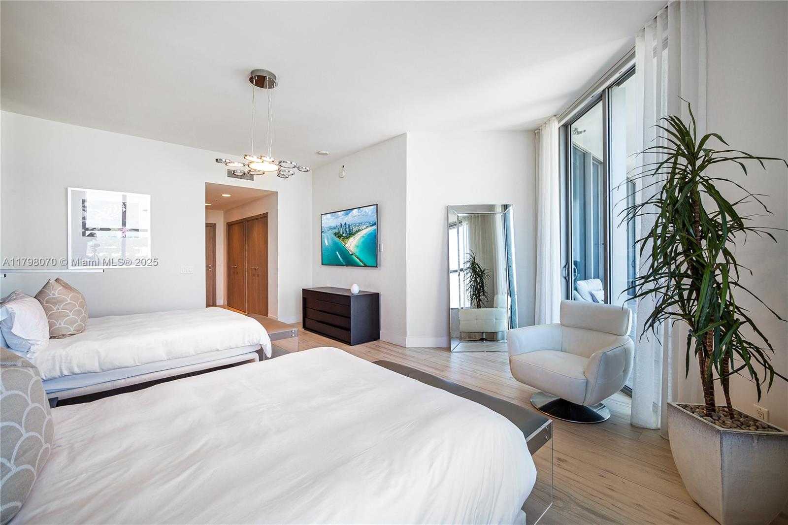 Small Image of 17301 BISCAYNE BLVD #PH6, North Miami Beach Number 31