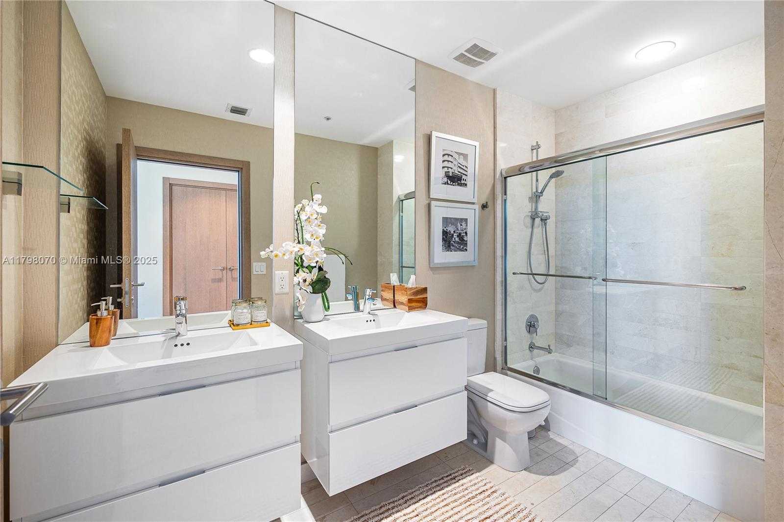 Small Image of 17301 BISCAYNE BLVD #PH6, North Miami Beach Number 32