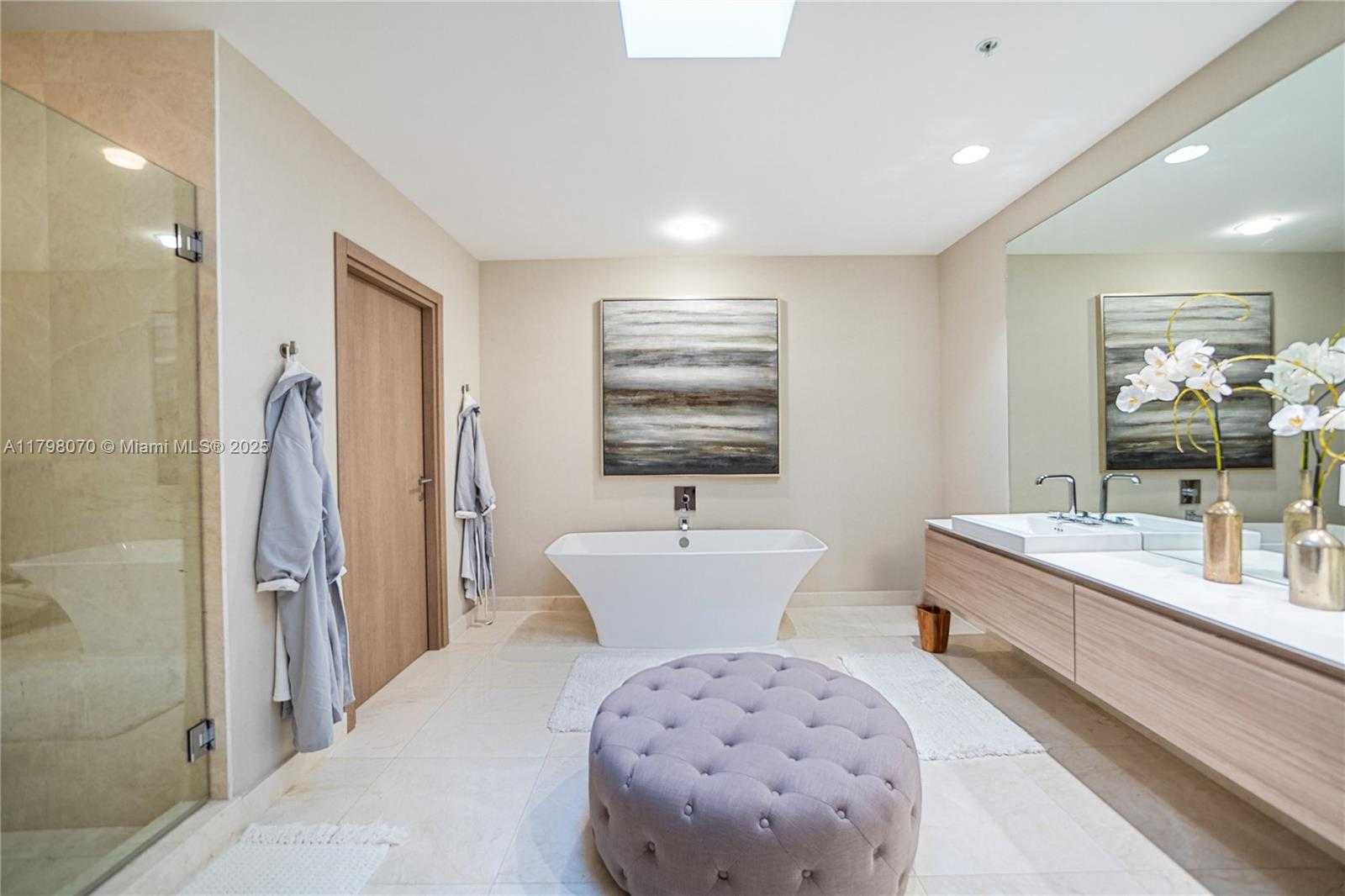 Small Image of 17301 BISCAYNE BLVD #PH6, North Miami Beach Number 39