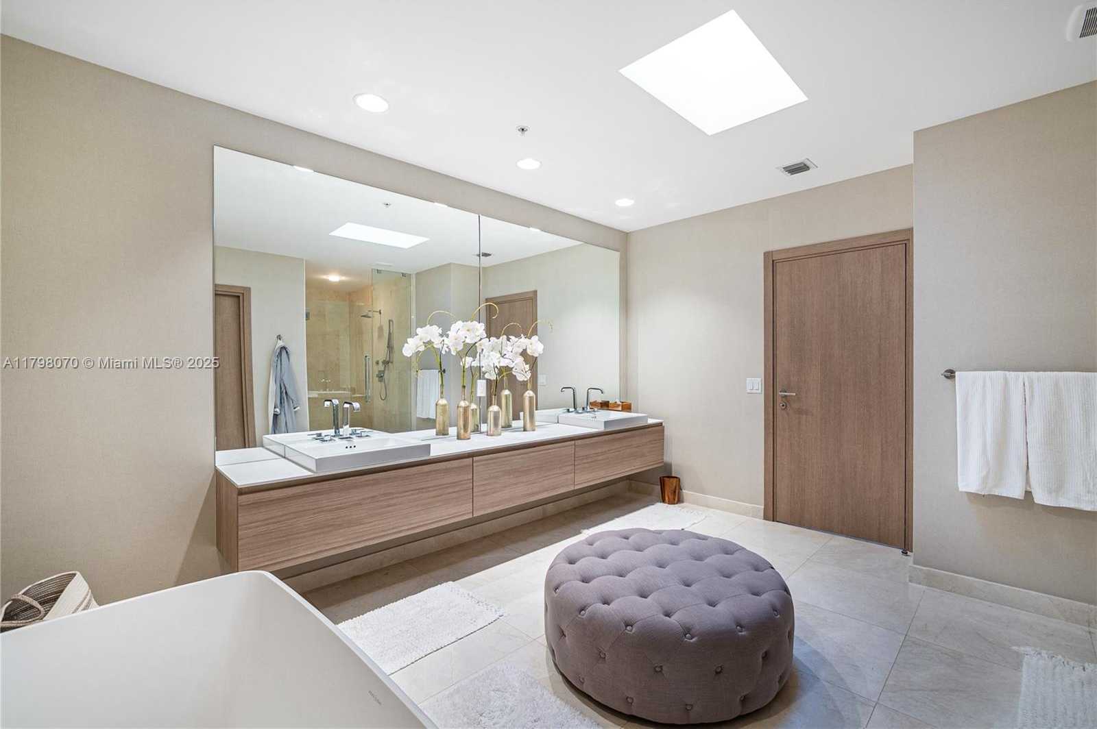 Small Image of 17301 BISCAYNE BLVD #PH6, North Miami Beach Number 40