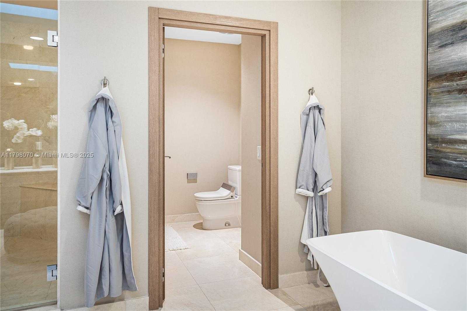 Small Image of 17301 BISCAYNE BLVD #PH6, North Miami Beach Number 41