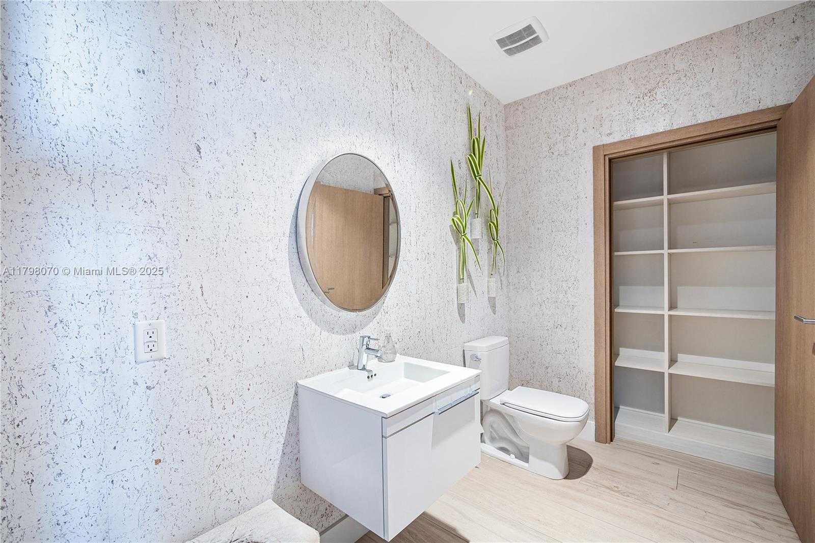 Small Image of 17301 BISCAYNE BLVD #PH6, North Miami Beach Number 47