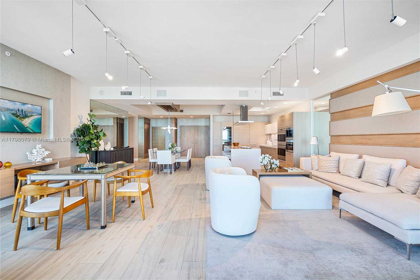 Small Image of 17301 BISCAYNE BLVD #PH6, North Miami Beach Number 8
